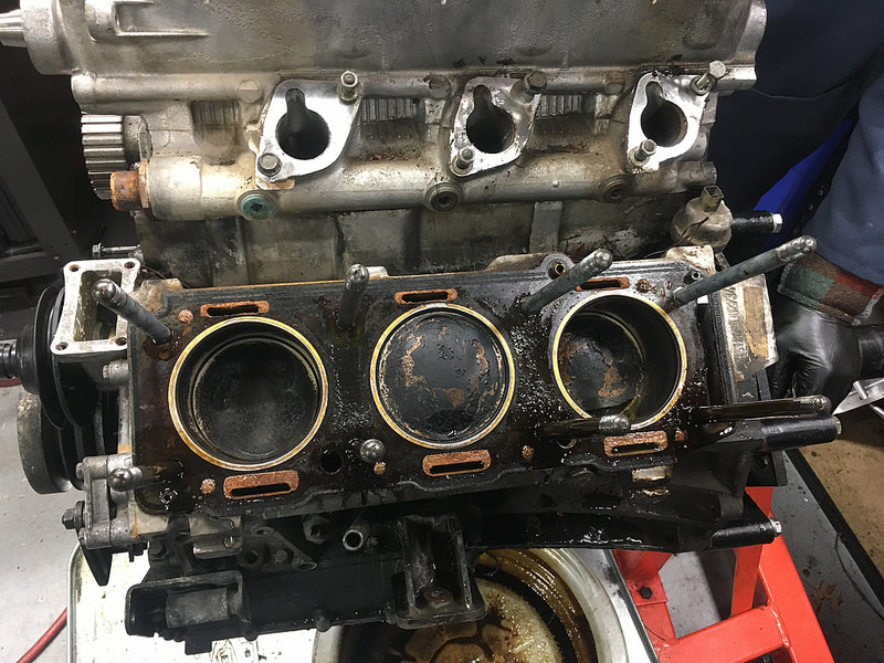 Spot the beat-up piston!